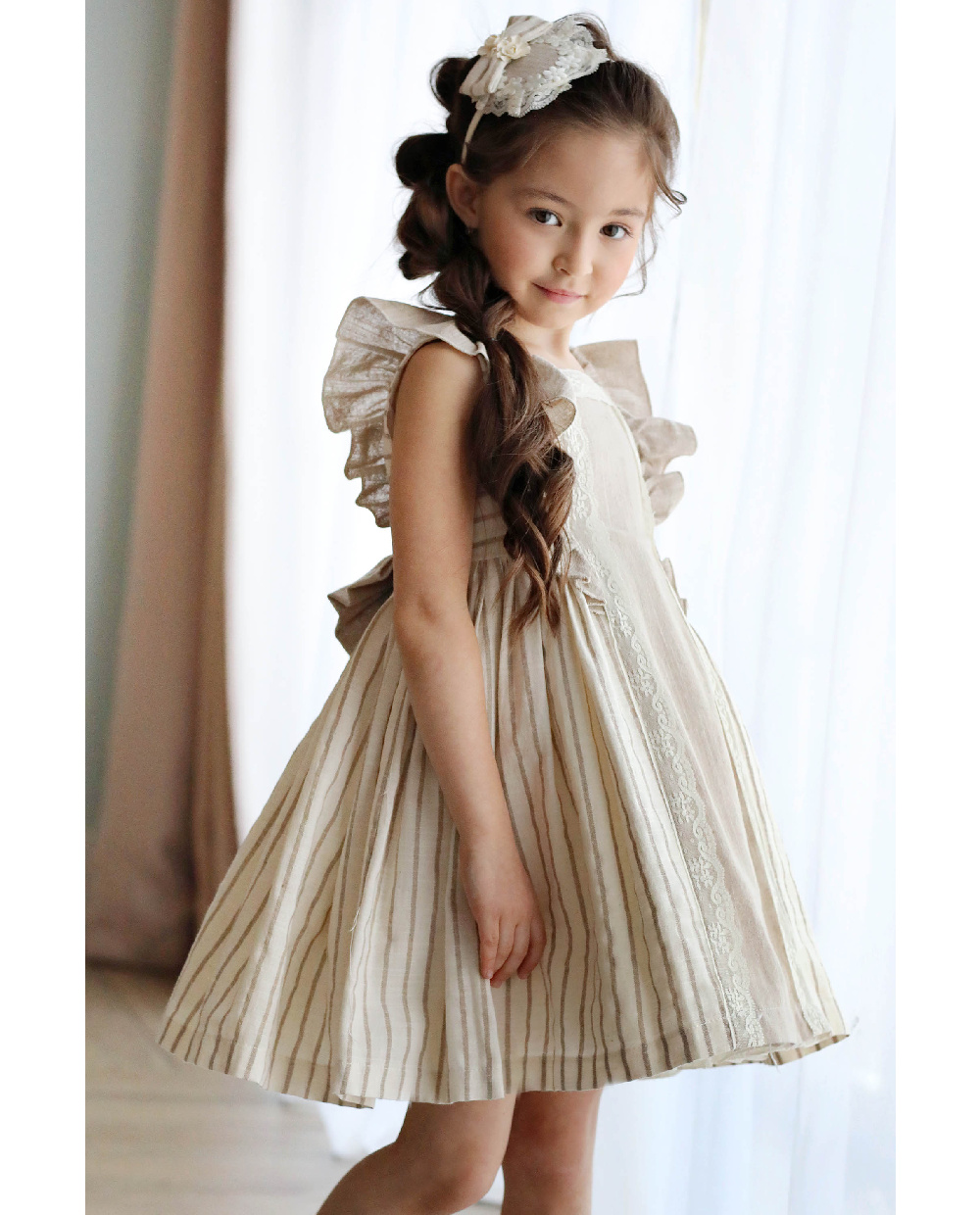 Бежевое платье в полоску