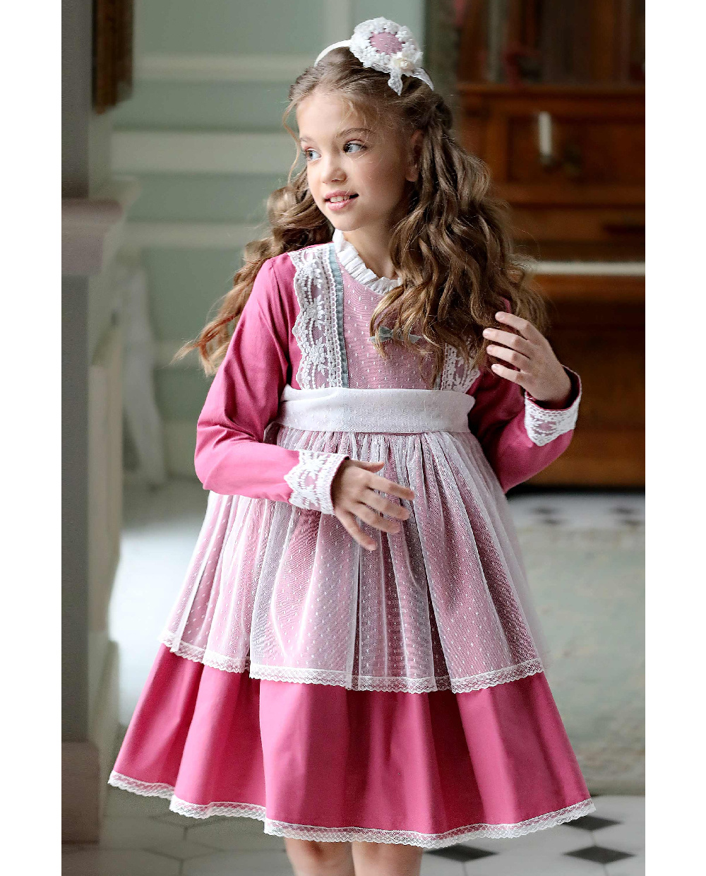 Платье малиновое с кружевом