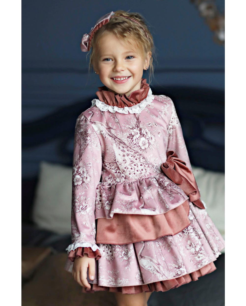 Бархатное платье с павлинами