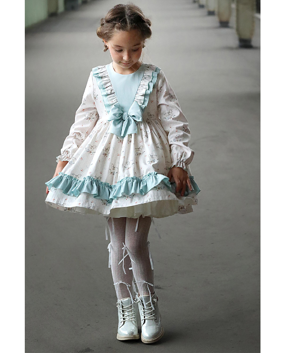 Нежное платье с лошадками