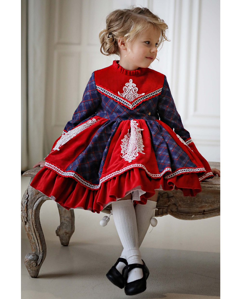 Пышное платье в клетку сине-красное