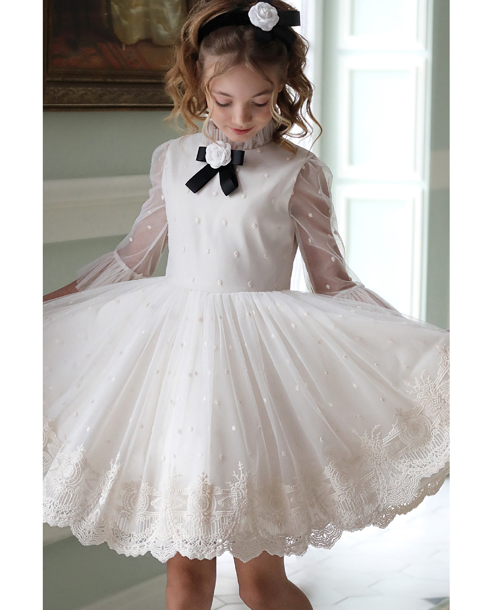 Кружевное платье с розой