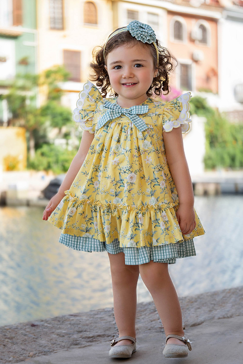 Легкий желтый сарафан