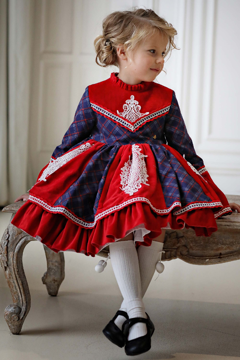 Пышное платье в клетку сине-красное