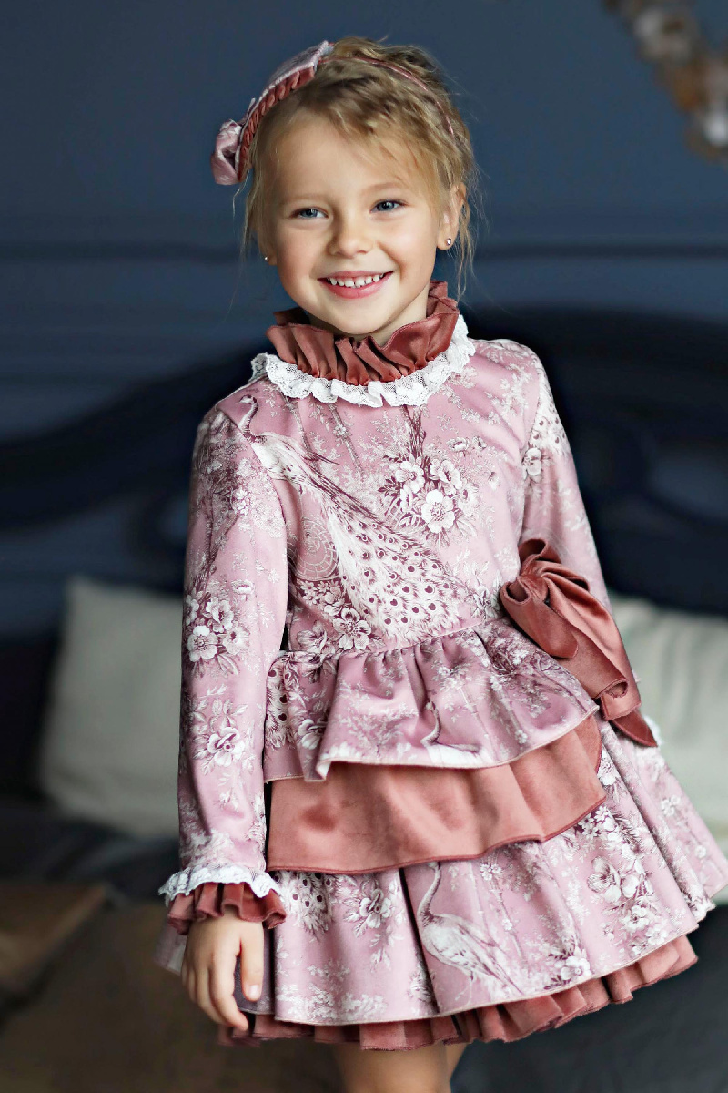 Бархатное платье с павлинами