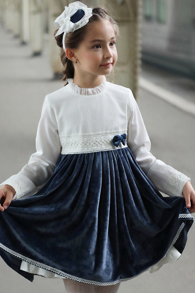 Платье с синей бархатной юбкой