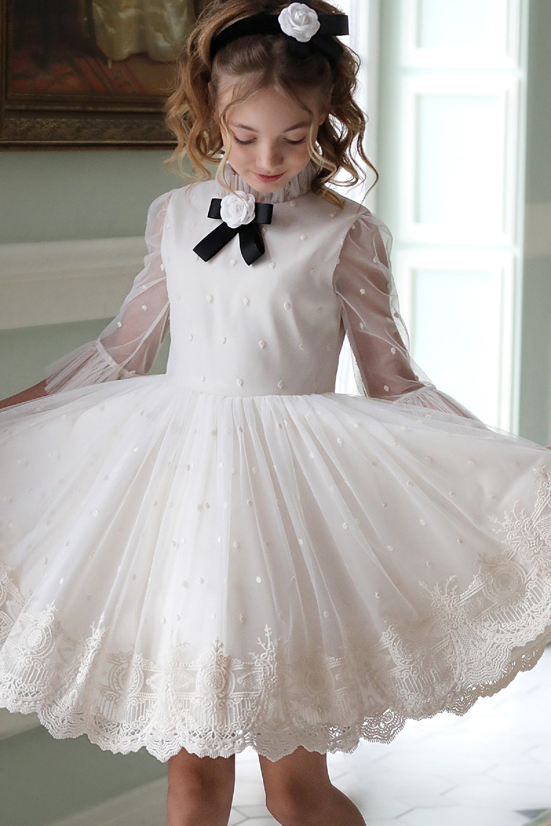Кружевное платье с розой